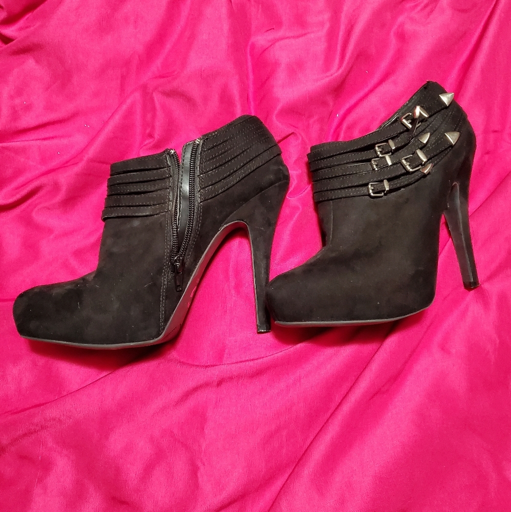 Guess booties